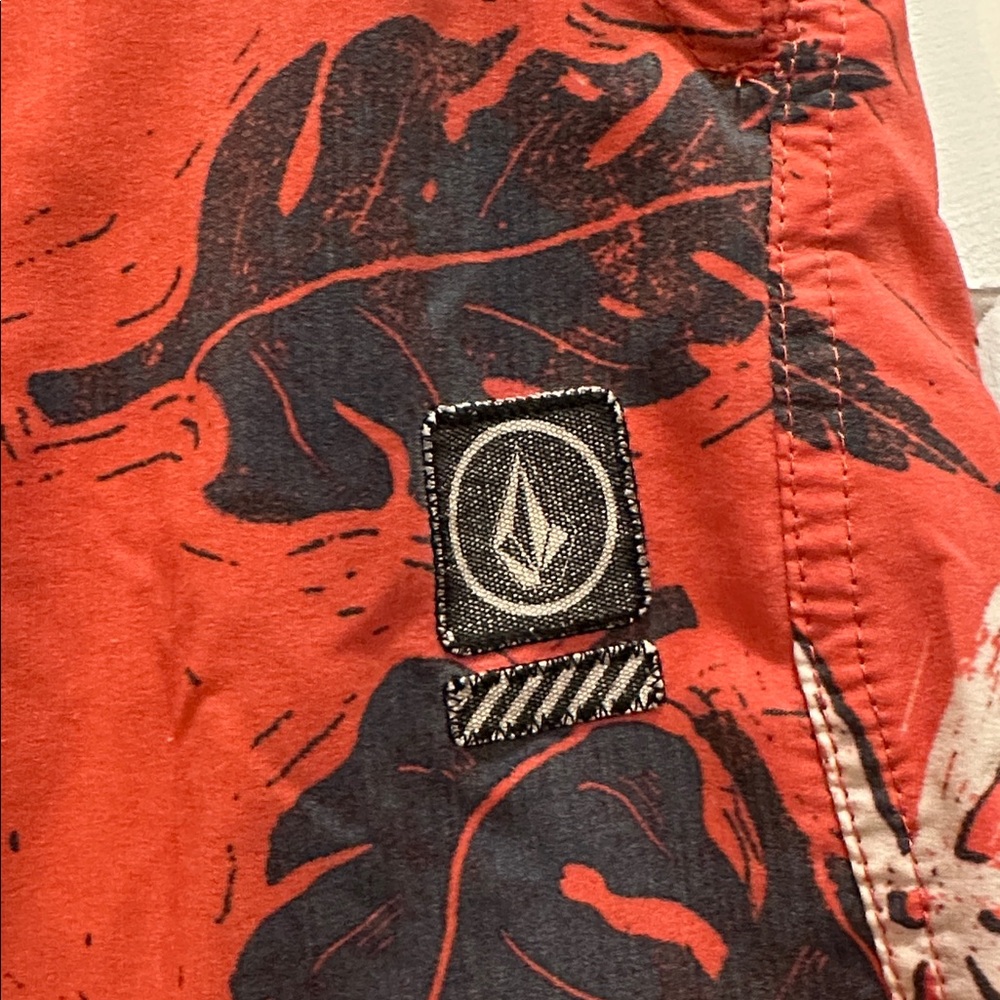 Volcom Board Shorts - Picture 3 of 6